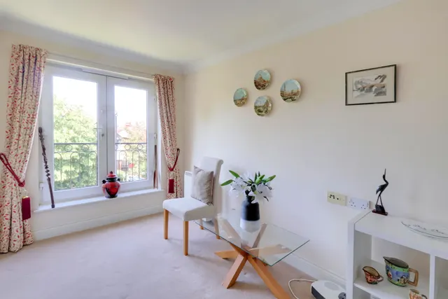 Photo 3 — Flat 37, Mildred Court, Croydon, 26 Bingham Road, CR0 7EX