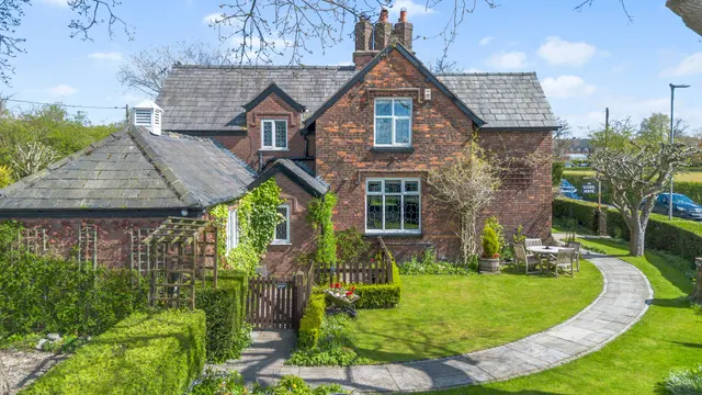 School House Stretton Road, Stretton, Warrington, Warrington, WA4 4NT, photo 1