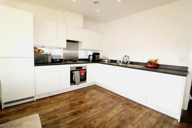 Photo 3 — 15 Collison Avenue, Barnet EN5 3BQ