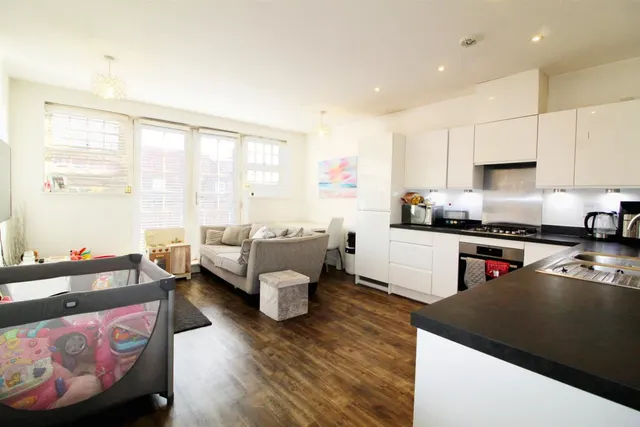Photo 2 — 15 Collison Avenue, Barnet EN5 3BQ