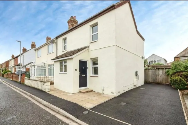 3 bedroom house, Creech Road, Poole, BH12