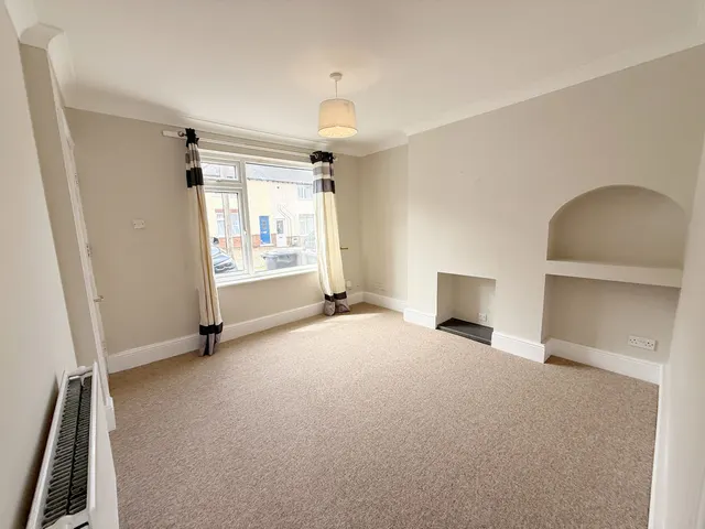 Photo 3 — Brading Avenue, Grantham