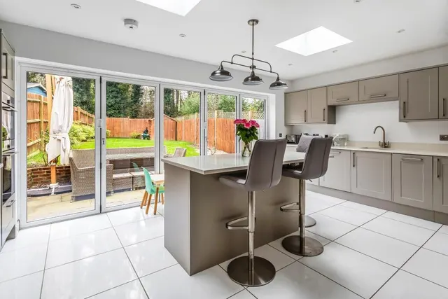 Marley Rise, Dorking, RH4, photo 2