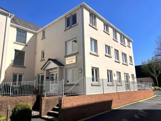 Horn Cross Road, Plymouth, PL9
