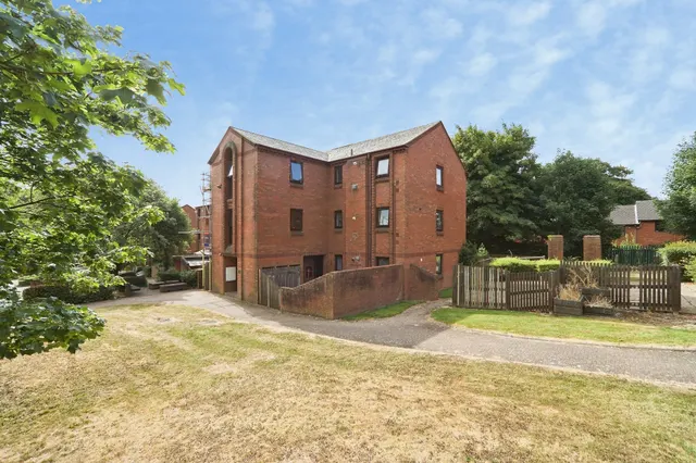 Sholebroke Avenue, Leeds, photo 1