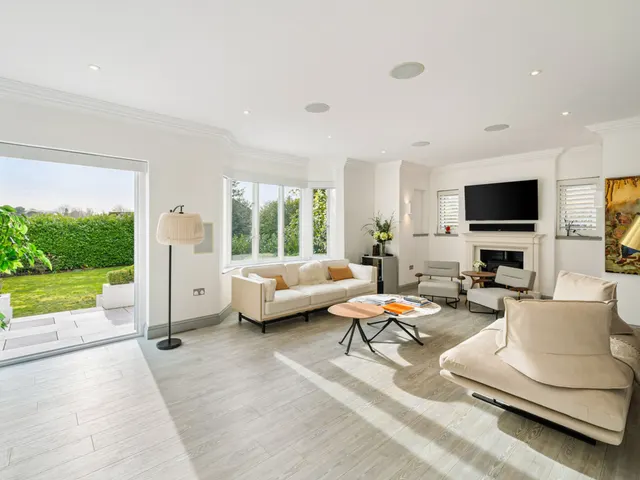 Esher Place Avenue, Esher, KT10, photo 3
