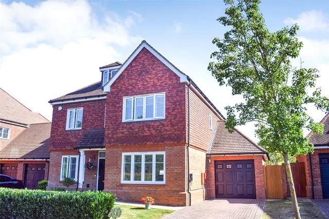 Cuckoo Crescent, Blackwater, Camberley, Hampshire, GU17 0SB, photo 1