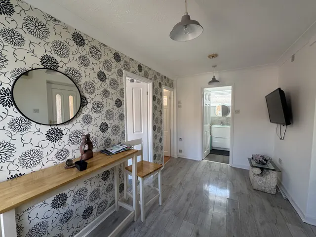 Photo 2 — Batchelor Close, AYLESBURY