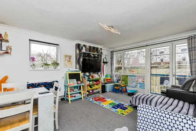 Highams Hill, Crawley, RH11, photo 3