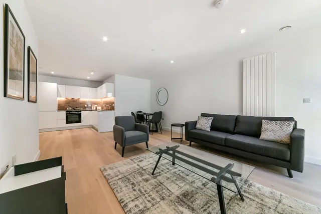 Carrick House, Royal Wharf, E16, photo 2