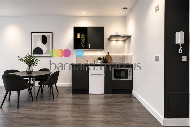 flat — Purley Way, CROYDON
