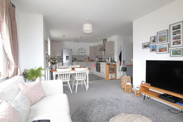Marjoram Avenue, Cranleigh, GU6, photo 2