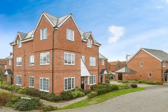 Marjoram Avenue, Cranleigh, GU6, photo 1