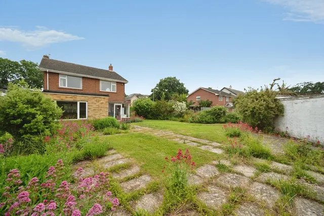 3 bedroom house, Hollow Lane, Hayling Island, PO11