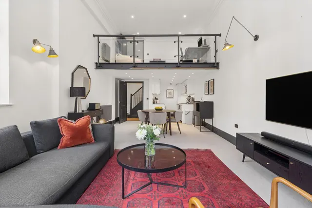 Battersea Park Road, London, SW11, photo 2
