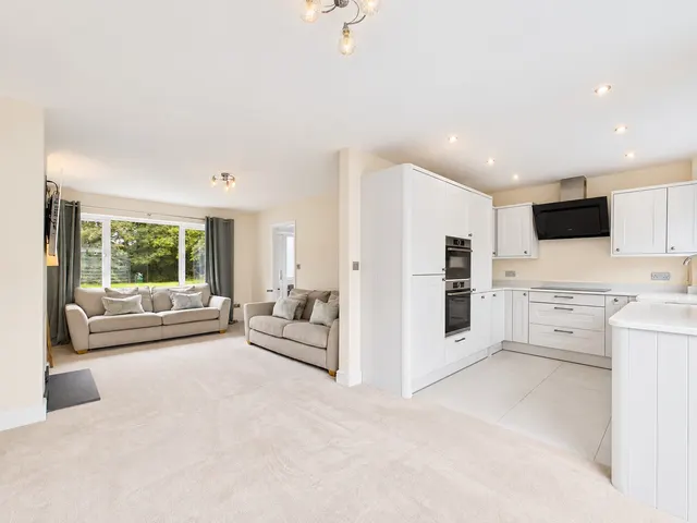 Heol Y Felin, Rhiwbina, CF14, photo 3