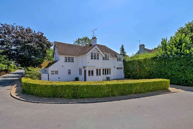 Old Mill Lane, Bray, Maidenhead, Berkshire, SL6 2BD, photo 1