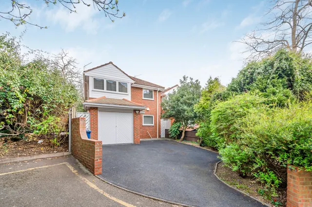 4 bedroom house — The Avenue, London, N3