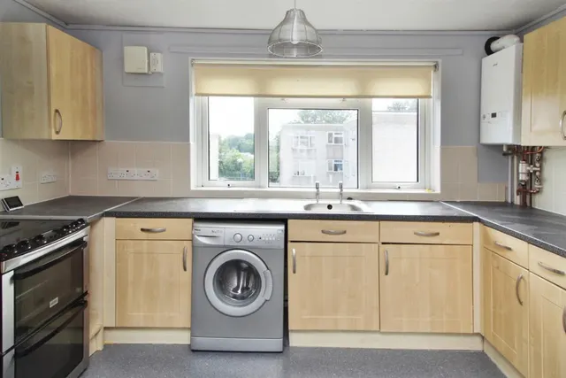 Caburn Court, Southgate, RH11, photo 2