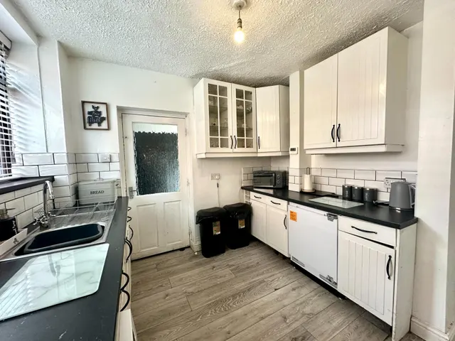 Photo 3 — Wavell Road, Bentley, Walsall, WS2