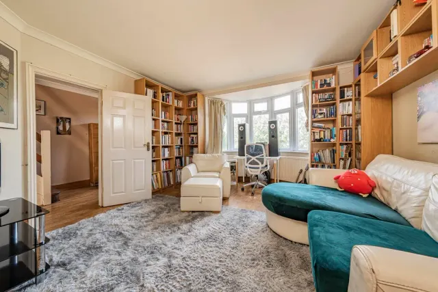 Harefield Road, North Uxbridge, UB8, photo 2