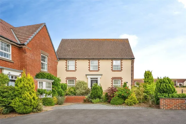 Endal Way, Clanfield, PO8, photo 1