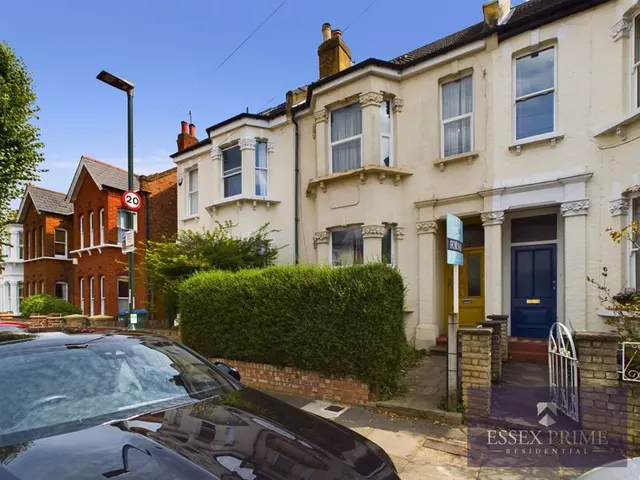 Photo 3 — Beaconsfield Road St.Margarets, Twickenham TW1 3HU