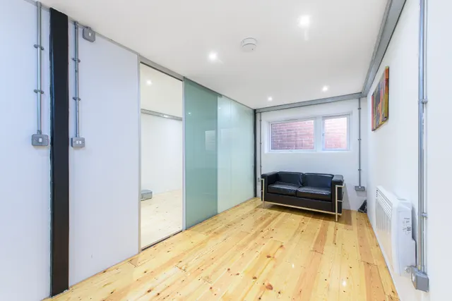 Flat 2, 1 Scout Way, London, photo 1