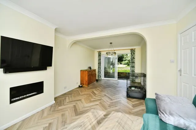 Photo 2 — Dale Crescent, Brighton, East Sussex, BN1