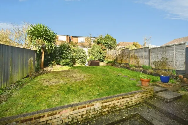Photo 3 — Dale Crescent, Brighton, East Sussex, BN1