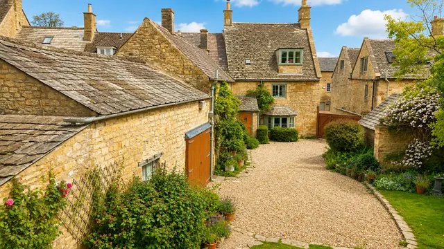 Bourton On The Hill, Moreton-in-marsh, GL56, photo 1