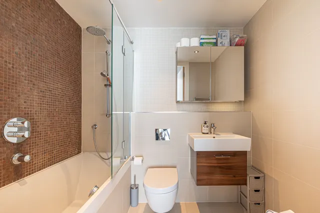 Photo 3 — Flat 35 Regent Canalside, 37 Camden Road, London