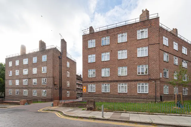 24 Laughton House, Tulse Hill, London, photo 1