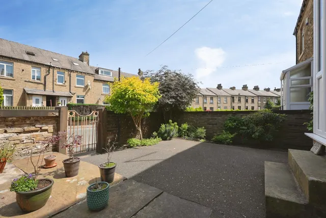 Photo 2 — Tanfield Road, Birkby, Huddersfield