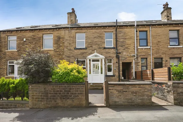 Tanfield Road, Birkby, Huddersfield, photo 1