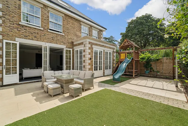 Hurst Road, East Molesey, KT8, photo 3