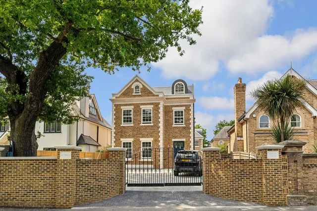 Hurst Road, East Molesey, KT8, photo 1