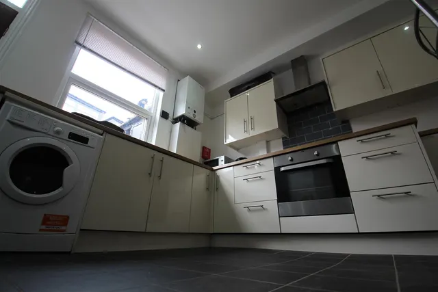 Beamsley Grove, Hyde Park, LS6, photo 3