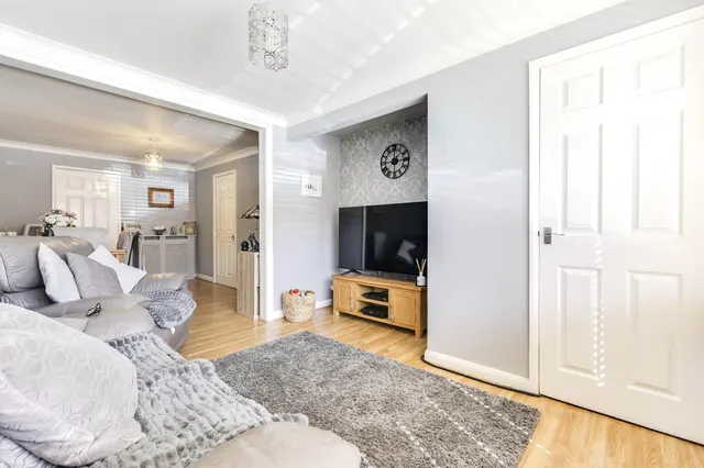 Springfield Close, Horsforth, LS18, photo 2