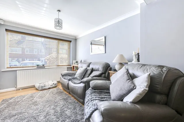 Springfield Close, Horsforth, LS18, photo 3