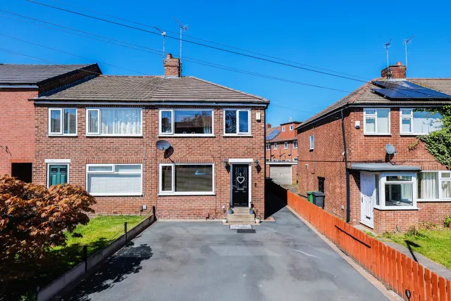Springfield Close, Horsforth, LS18, photo 1