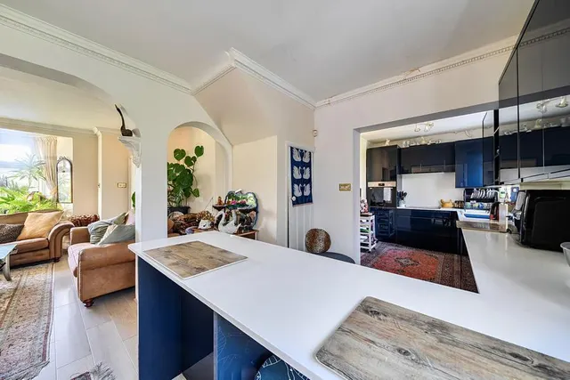 Holders Hill Drive, London, NW4, photo 2