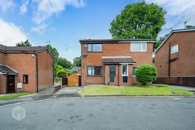 Ascot Meadow, Bury, BL9 0UD, photo 1
