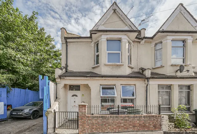 10 St Loys Road, London, photo 1