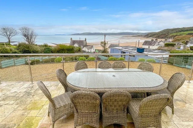 Beach Road, Benllech, photo 1