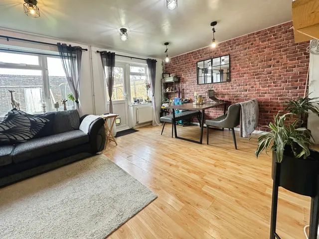 Anglesey Close, Basingstoke, RG24, photo 2