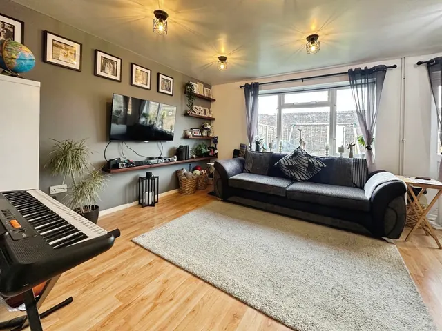 Anglesey Close, Basingstoke, RG24, photo 3