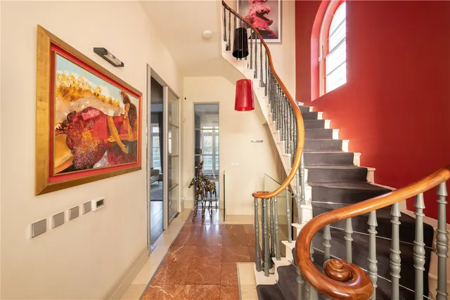 Haverstock Hill, London, NW3, photo 1
