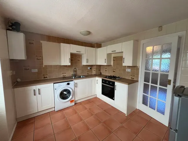 Photo 3 — Gwynne Close, Tring, Hertfordshire, HP23 5EN
