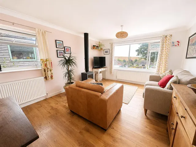 Findon Avenue, Saltdean, photo 3